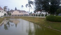 Suasana Taman di halaman
