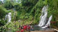 Sekali melihat dapat tiga air terjun sekaligus