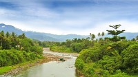 Sungai dan Pegunungan Bukit Barisan di Kota Padang