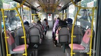 Transjakarta khusus wanita. Armada ini dikhususkan bagi penumpang wanita. Bus berwarna pink ini sudah beroperasi sejak 21 April 2016 bertepatan dengan hari Kartini.