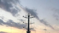Suasana di atas kapal dalam pelayaran