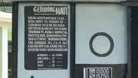Salah satu sisi tertulis penjelasan singkat sejarah gerbong