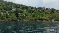 Rumah-rumah di perbukitan di Pulau Pura