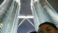 Foto Wajib di Petronas Twin Towers