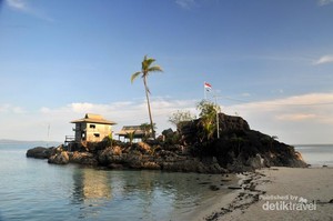 Cerita Pulau Berbadan Dua di Natuna
