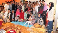 Berfoto bersama