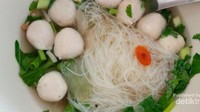 Semangkuk mie soup makan siang saya di Cha-am.