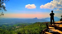 Gagahnya Gunung Batu Jonggol jika dilihat dari bukit Curug Ciherang