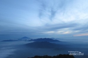 Cikuray, Keindahan Negeri di Atas Awan