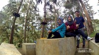 Cocok sebagai lokasi liburan bersama teman-teman