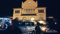 Stasiun Cirebon malam hari