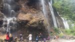 Coban Sewu yang Bagai Tirai Raksasa