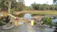 Air yang tenang, nyaris tanpa riak