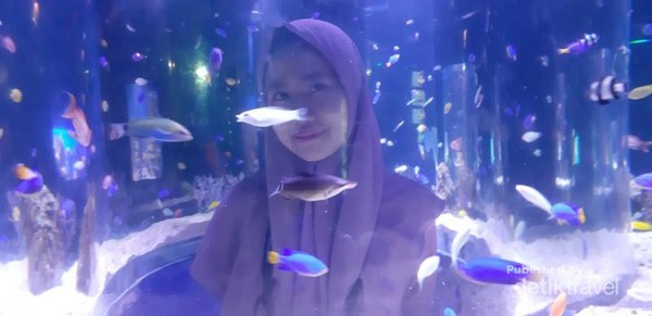 aquarium selfie