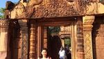 Cuma di Kamboja, Ada Candi Berwarna Pink