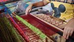 Cuma Perawan yang Boleh Menenun di Desa Ini