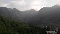 Pegunungan di sekitar Curug Bajing