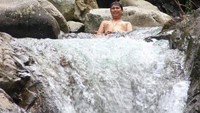 Karena sepi, sensasinya seperti sedang berenang di curug pribadi