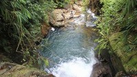 Pemandangan dari atas curug