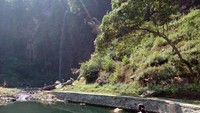 Menikmati curug dari kejauhan