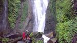 Curug Cikaracak, Tempat Asyik Menguji Adrenalin di Bogor