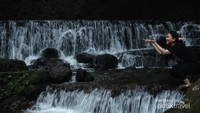 Bermain air di Curug Putri, Kuningan
