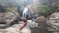 View Curug Rahong yang ada di pertambangan pasir.