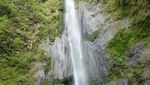 Dahsyatnya Air Terjun Sirawe di Tanah Para Dewa
