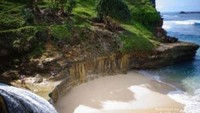 air terjun dan pantai banyu tibo