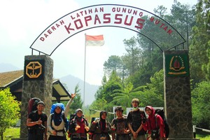 Dahsyatnya Panorama dari Puncak Gunung Burangrang