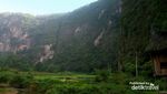 Dahsyatnya Tebing Vertikal di Lembah Harau