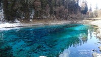 Five Color Pond, danau dengan air terjernih sampai terlihat semua isinya.