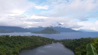 Pemandangan menakjubkan Danau Ngade dari ketinggian