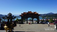 Pemandangan Sun Moon Lake dari Wenwu Temple