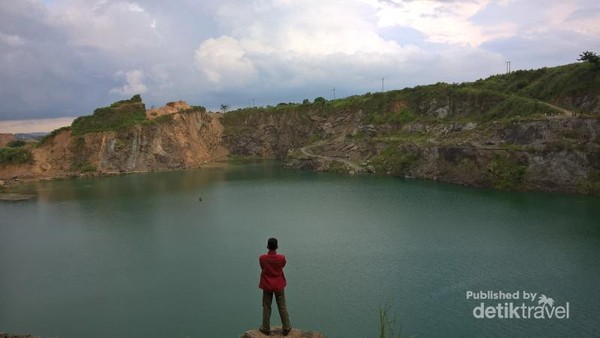 Danau Quarry Spot Foto Kekinian Di Bogor