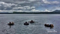 Nyebur di Danau Ranau
