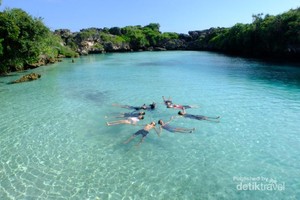 Danau Sebening Kaca di Sumba yang Bikin Iri