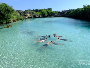 Danau Sebening Kaca di Sumba yang Bikin Iri