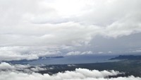 Kabut yang sering menutupi danau sentani