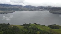 Danau Sentani tampak dari atas pesawat