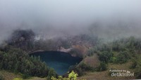 Danau berwarna hijau