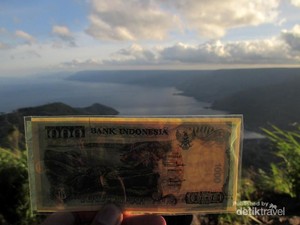 Danau Toba Dipotret Dari Titik Ini untuk Uang 1.000 Lawas