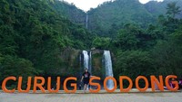 Salah satu destinasi air terjun di Geopark Ciletuh, Curug Sodong