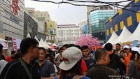 Pengunjung yang membludak untuk berburu aksesori Jepang