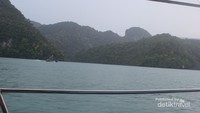 Tasik Dayang Bunting yang mirip wanita hamil.