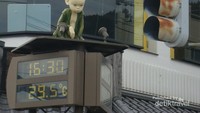 Karya Yuki Atae di Perempatan Stasiun Kawaguchiko