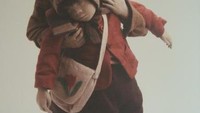 Foto Repro dari Poster Boneka Kain karya Yuki Atae