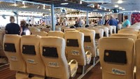 Boleh dicoba naik feri cepat antar pulau. Nyaman, berkelas dan harganya tidak beda jauh dengan pesawat domestik.