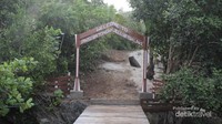 Gerbang masuk menuju danau ubur-ubur