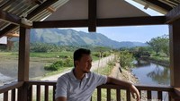 traveler saat berkunjung di lokasi beberapa waktu yang lalu sebelum mendunianya virus corona
